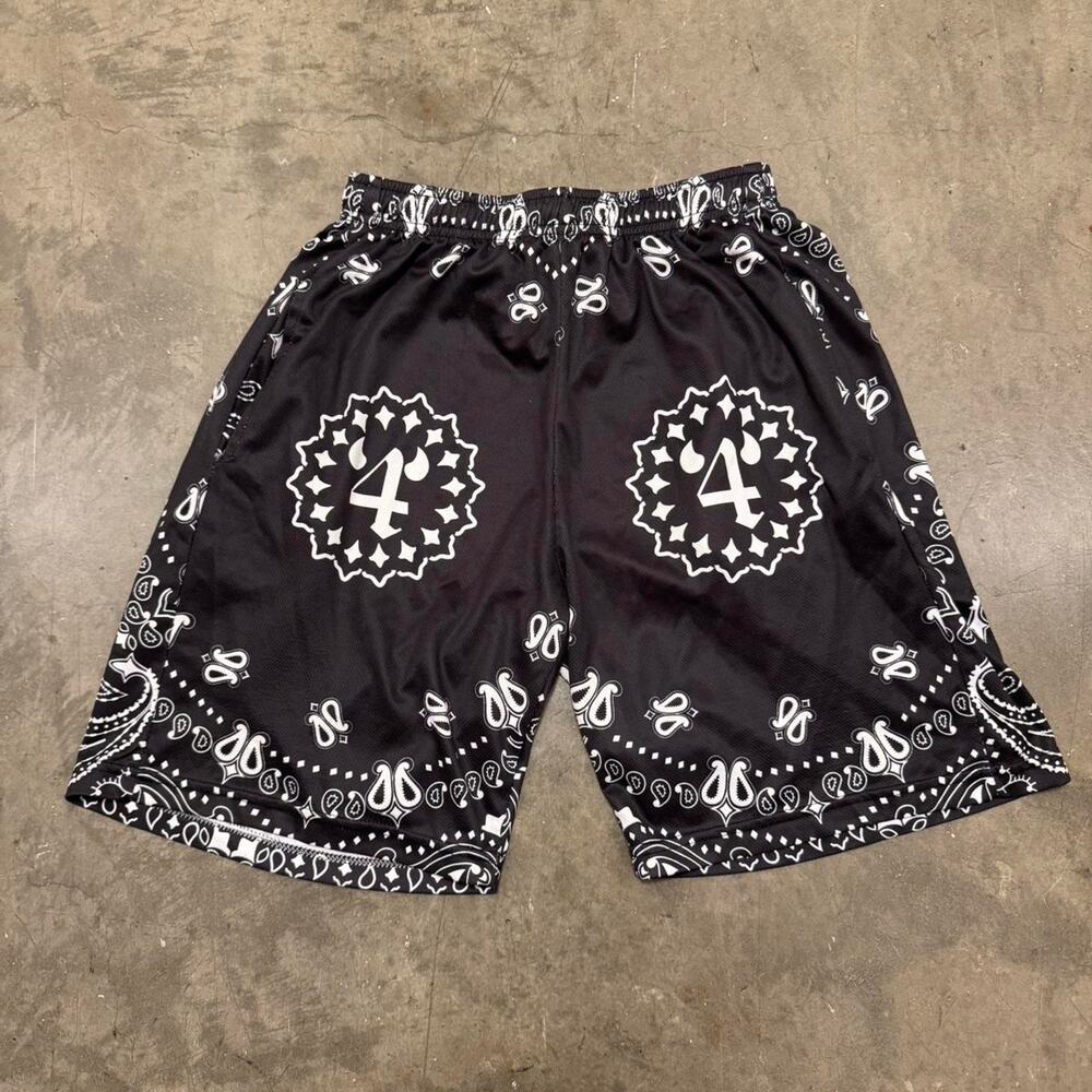 Size large black and white